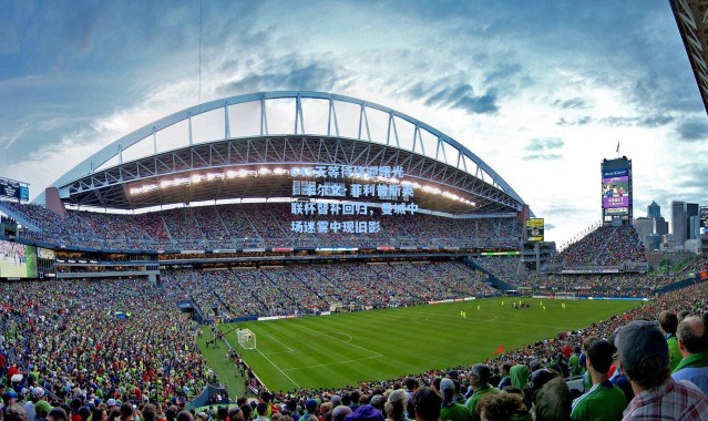 645天等待终迎曙光！卡尔文·菲利普斯英联杯替补回归，曼城中场迷雾中现旧影