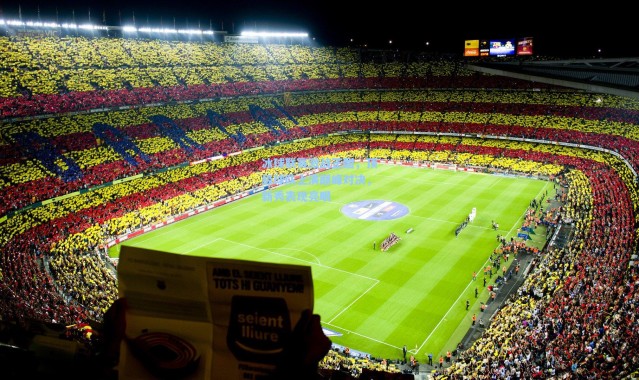 冰球联赛激战正酣，顶级球队上演巅峰对决，新秀表现亮眼